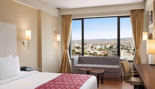 Club Room, 1 King Bed, Non Smoking, City View