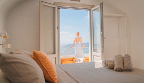 Master Cave Villa with Outdoor Jacuzzi