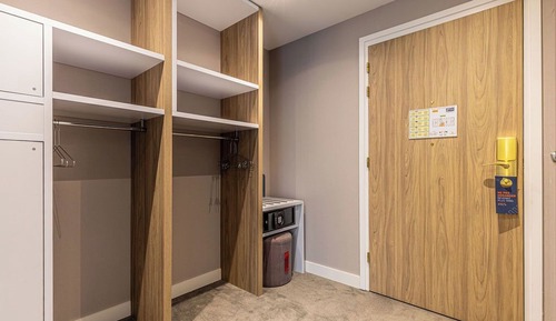 Standard Room, 1 Queen Bed, Accessible (Free Breakfast)