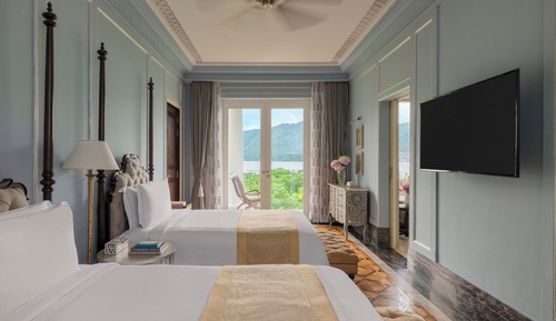 Flamingo Signature Room with Balcony Twin Bed