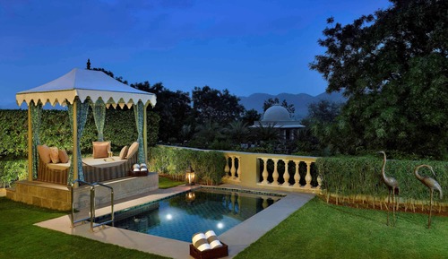 Flamingo Signature Room with plunge pool King Bed