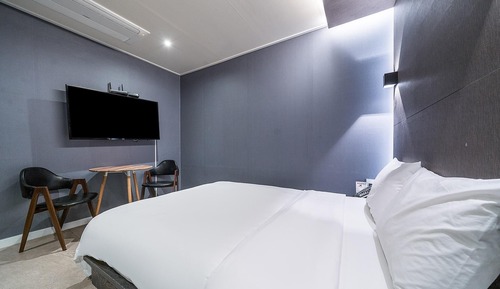 Room (Gaming Couple PC Room (No Hard Gaming)