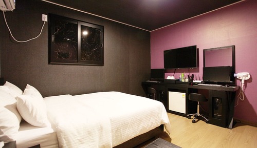 Room (Couple PC Room)