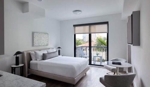 Club Room, 1 Queen Bed (Premium)