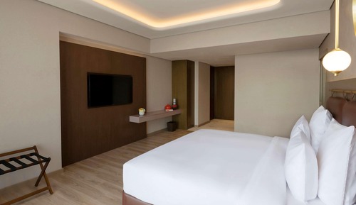 Premium Suite, 1 King Bed, City View
