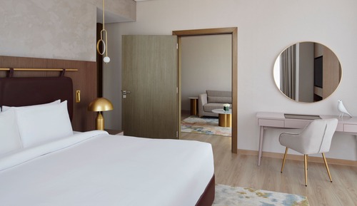 Superior Suite, 1 King Bed, City View
