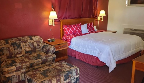 1 King Suite with Kitchenette Sofa Non-Smoking