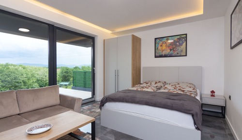 Deluxe Studio Suite