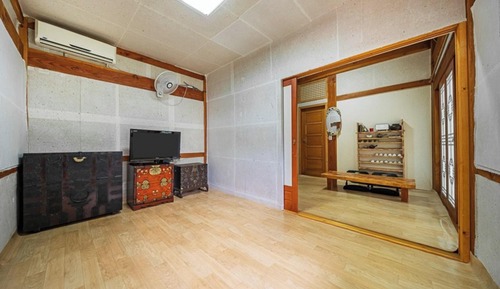 Room (Ondol room)