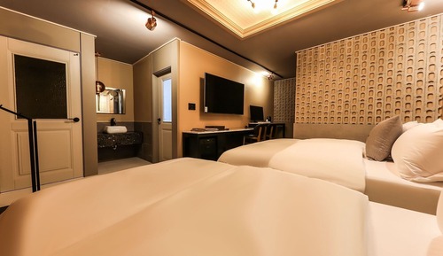 Room (Twin Room (1PC Netflix available Doub)