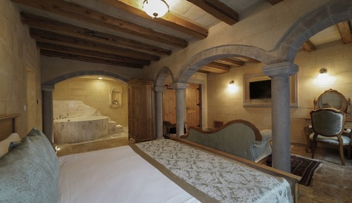 Stone King Suite with Jakuzi