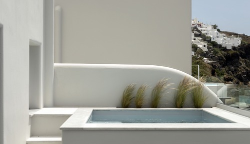 Superior Suite outdoor hot tub sea view