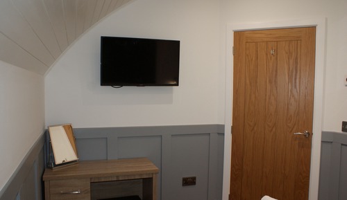 Luxury Cabin, Hot Tub (Knockan, Pet Friendly)