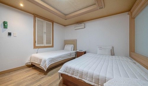 Room (Suite room (twin))