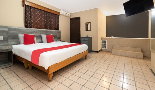 Deluxe Room (with Jacuzzi)
