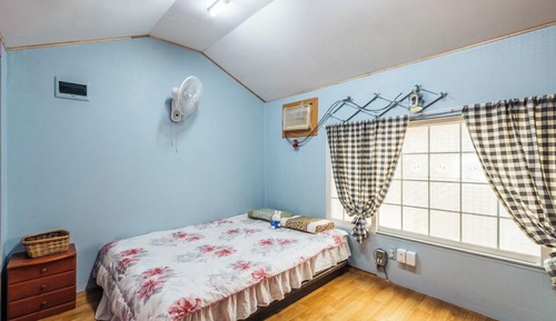 Room (Lavender)