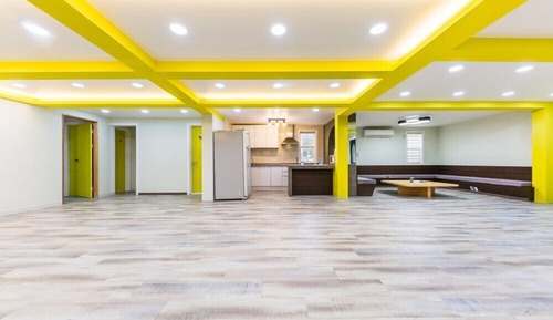 Room (Yellow moon)