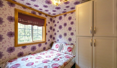Room (A208)