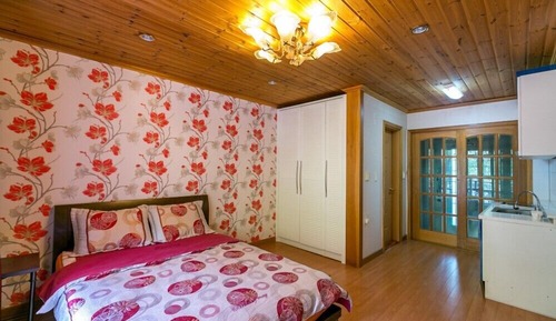 Room (A102)
