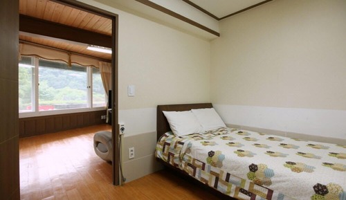 Room (Pegasus)