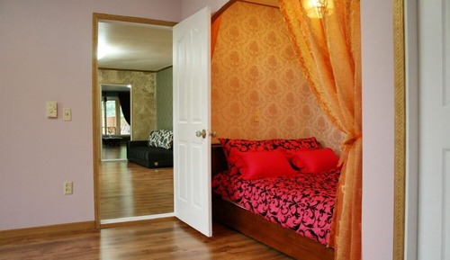 Room (Eunhasoo)