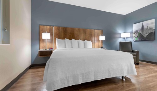 Standard Studio, 1 King Bed, Non Smoking, Refrigerator (Microwave)