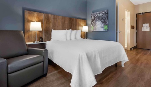 Standard Studio, 1 Queen Bed, Non Smoking, Refrigerator (Microwave)