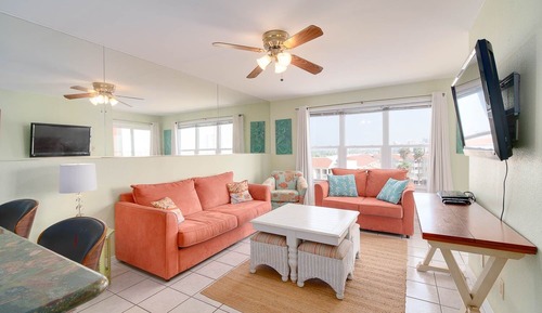 Condo, 2 Bedrooms