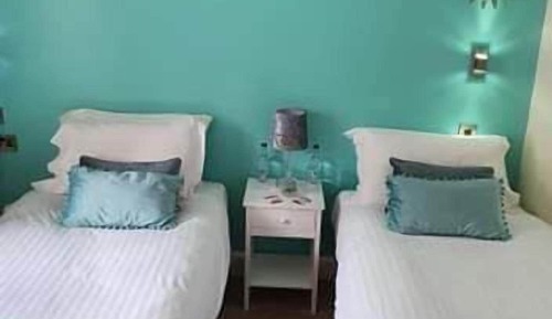Twin Room (Room 1)