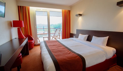 Room, Lake View