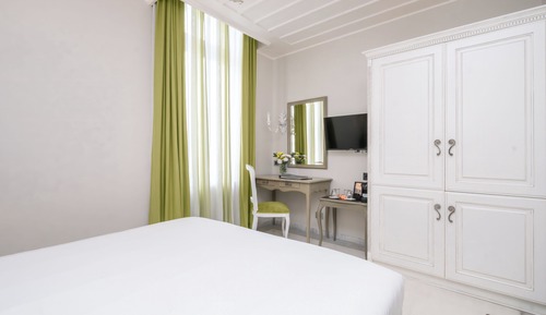 Comfort Room, 1 Queen Bed