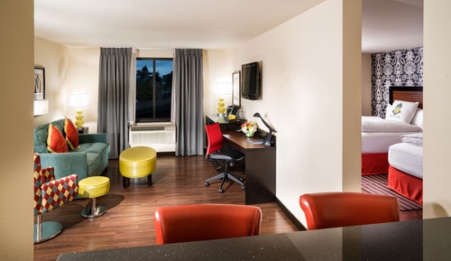 Suite, Multiple Beds (Maestro)