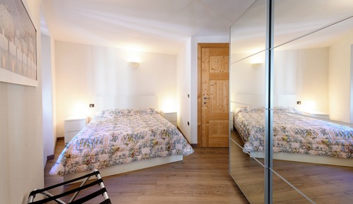 Deluxe Apartment, 1 Queen Bed, Kitchenette, Mountainside (No Elevator)