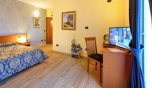 Classic Double Room Single Use, 1 Double Bed, Private Bathroom (Elevator)