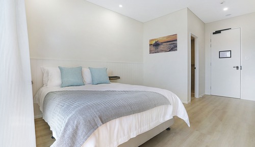 Queen Room With Kitchenette