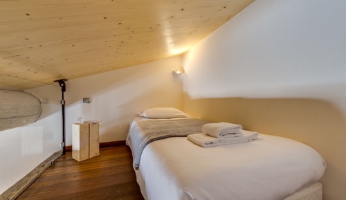 Triple Room, Mezzanine