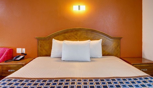 Standard Room, 1 King Bed, Accessible, Non Smoking