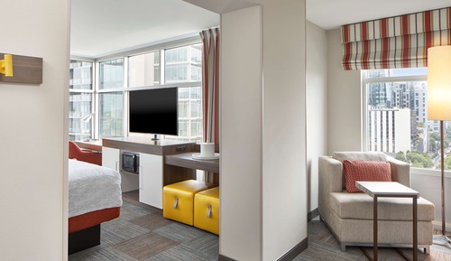 Room, 1 King Bed, Corner