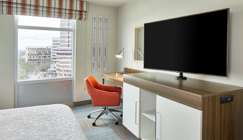 Studio, 1 King Bed, Courtyard View