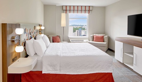 Suite, 1 King Bed, Accessible