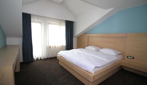Premium Suite