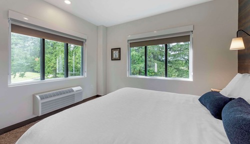 Standard Room, 1 King Bed, Non Smoking, Ground Floor