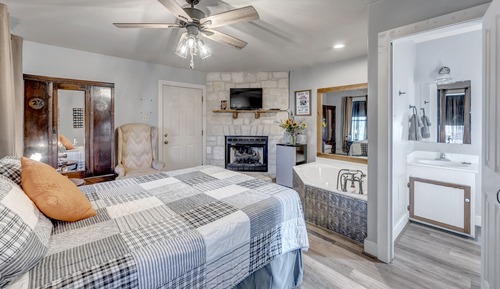 Romantic Room (Texas Music (stairs to access))