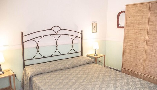 Single Room, Private Bathroom (Papiro)