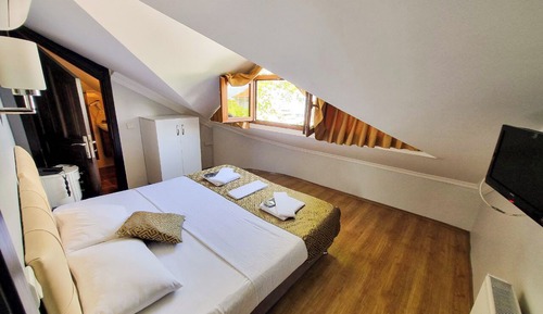 Economy Room