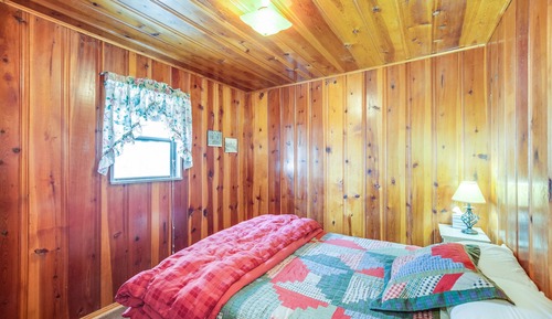 Cabin 11, One Bedroom Queen