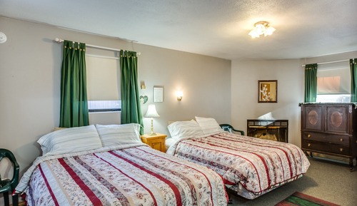 Cabin 2, 2 Queen Beds, Non Smoking