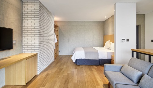 Luxury Studio Suite, 1 Queen Bed, Terrace, Lake View