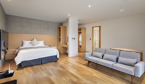 Grand Studio Suite, Terrace, Lake View
