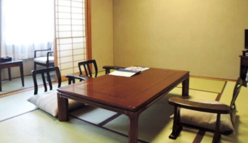 Japanese Room, Quintuple